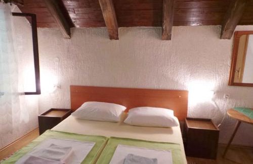 Breze Apartment | Holiday home in Breze 15380
