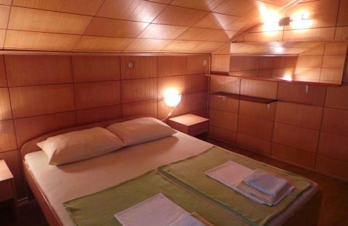 Breze Apartment | Holiday home in Breze 15380