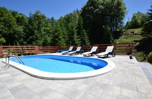 Brod Moravice House | Holiday Home in Brod Moravice with Pool