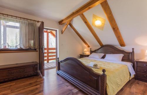 Brod Moravice House | Holiday Home in Brod Moravice with Pool