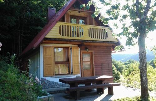 Brod na Kupi House | Holiday Home in Brod na Kupi by River Kupa