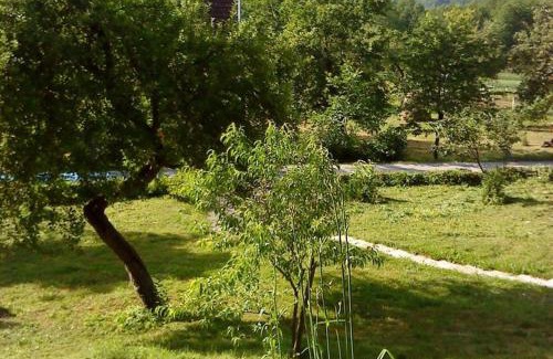 Brod na Kupi House | Holiday Home in Brod na Kupi by River Kupa