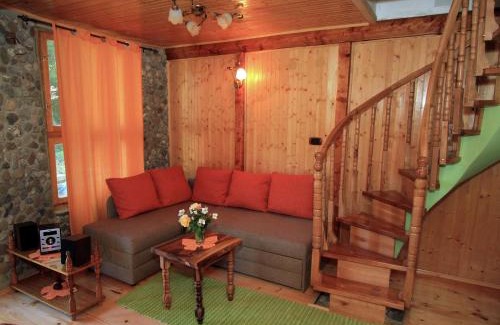 Brod na Kupi House | Holiday Home in Brod na Kupi by River Kupa