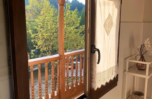 Santianes de Ola Cottage | Holiday home in Cangas de Onís