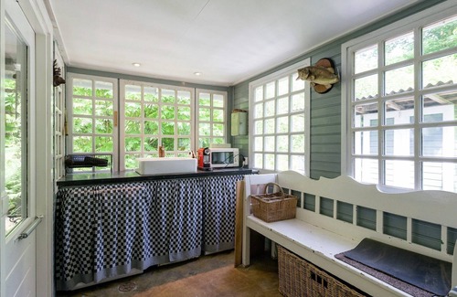 Cetturu House | Holiday Home in Cetturu near Forest