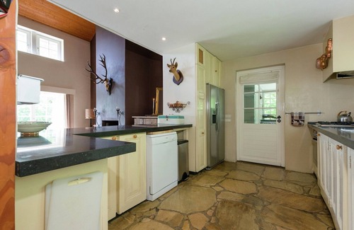 Cetturu House | Holiday Home in Cetturu near Forest