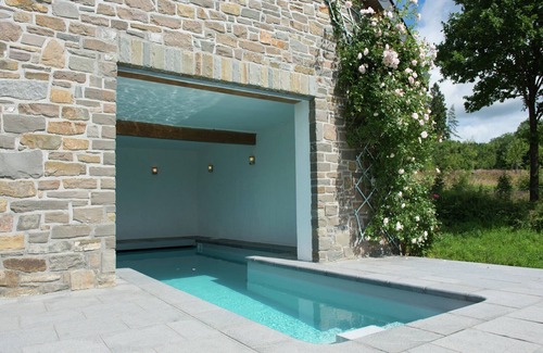 Harre House | Holiday Home in Chevron with Pool and Sauna