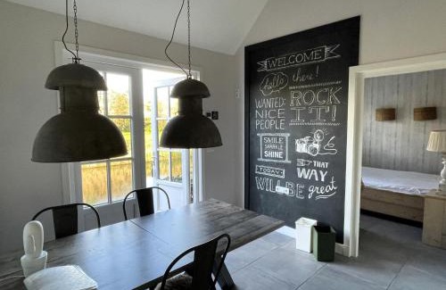 Cothen Ski Chalet | Holiday Home in Cothen by the Waterfront