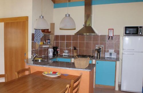 Covas House | Holiday Home in Covas near Serra da Estrela