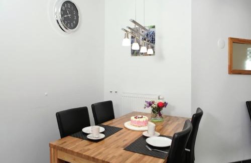 Epen House | Holiday Home in Epen with Garden & BBQ, cleaning included