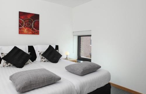 Epen House | Holiday Home in Epen with Garden & BBQ, cleaning included
