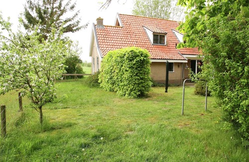 Scharsterbrug House | Holiday Home in Friesland near Lake Nederhorst