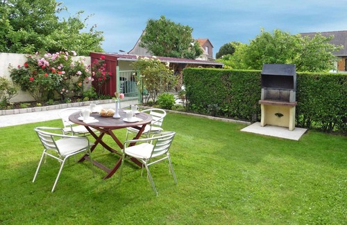 Cayeux-sur-Mer House | Holiday Home in Cayeux-sur-Mer near Bay of Somme