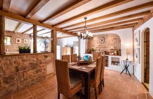 La Foret-de-Tesse House | Holiday Home in Charente with Pool and Castle
