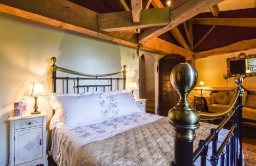 La Foret-de-Tesse House | Holiday Home in Charente with Pool and Castle
