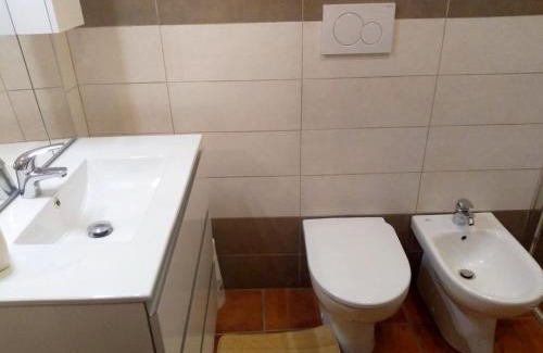 Moncucco Torinese House | Holiday home in Asti with a lovely hill view from the garden