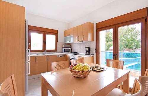 Kiotari House | Holiday home in Kiotari with a terrace or balcony