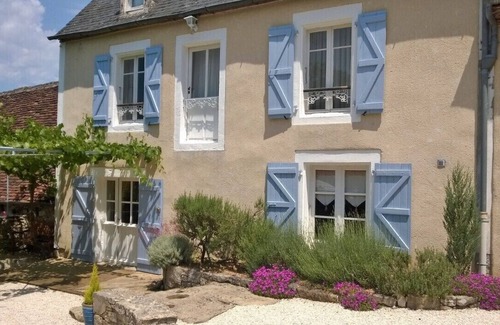 Le Bougayrou House | Holiday home in Lacave for 5 people (with heated swimming pool in 2023)