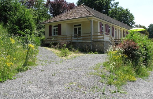 Cuzy House | Holiday Home in Luzy with Fenced Garden
