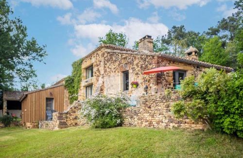 Mazeyrolles House | Holiday Home in Mazeyrolles with Garden
