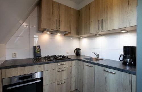 Plasmolen House | Holiday Home in Meeussen with Private Garden