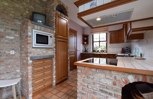 Bastogne House | Holiday Home in Noville with Garden & BBQ