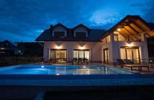 Ogulin House | Holiday Home in Ogulin with Terrace, Air condition, WIFI, Washing machine (4317-1)