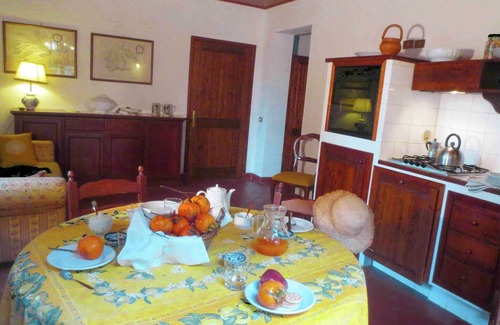 Lajatico House | Holiday Home in Orciatico with Pool & BBQ