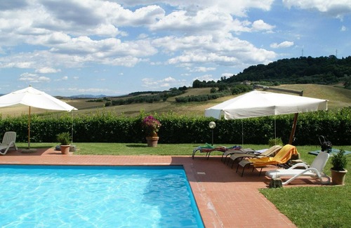 Lajatico House | Holiday Home in Orciatico with Pool & BBQ