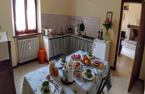 Ramazzano Apartment | Holiday Home in Ramazzano near Assisi
