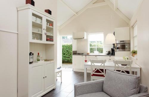 Overlangel House | Holiday Home in Ravenstein with Garden
