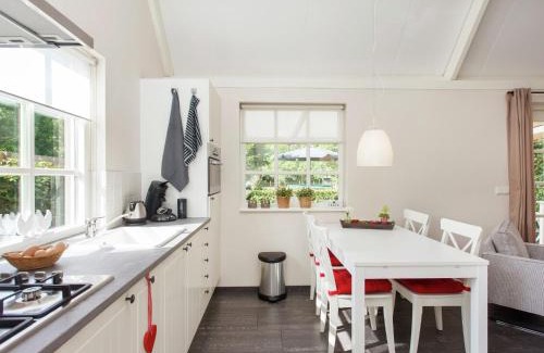 Overlangel House | Holiday Home in Ravenstein with Garden