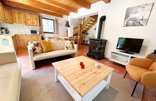 Rudnik u Vrchlabi House | Holiday Home in Rudník with private garden