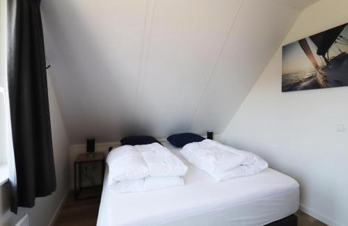 Municipality of Nissewaard House | Holiday Home in Simonshaven by Lake Beach, cleaning included