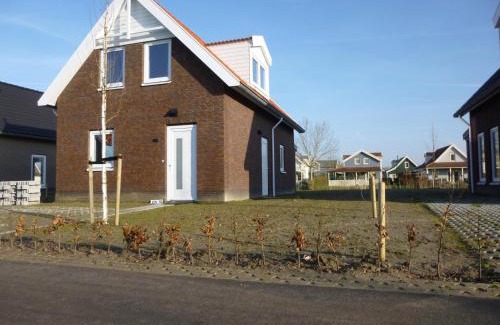 Municipality of Nissewaard House | Holiday Home in Simonshaven by Lake Beach, cleaning included