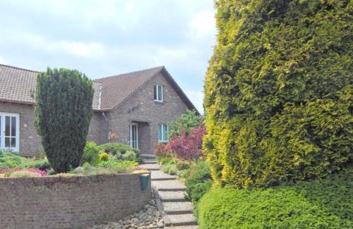Sweikhuizen House | Holiday Home in Sittard with Pool, cleaning included
