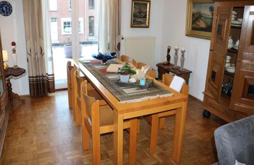 Sweikhuizen House | Holiday Home in Sittard with Pool, cleaning included