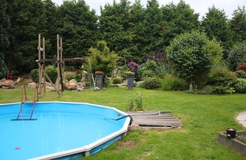 Sweikhuizen House | Holiday Home in Sittard with Pool, cleaning included