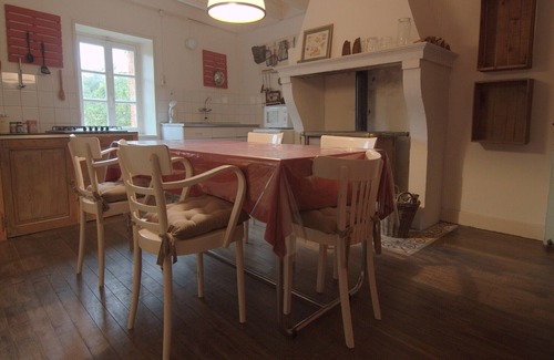 Barricourt House | Holiday Home in Tailly near Forest