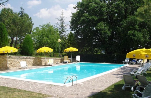 Montelparo House | Holiday home in the countryside with swimming pool and tennis court