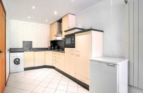 Municipality of Meerssen House | Holiday Home in Ulestraten with Forest, cleaning included