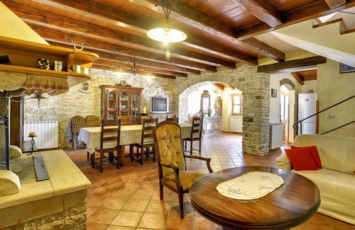 Valtura House | Holiday Home in Valtura near the Sea