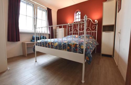 Den Ham House | Holiday home in with cycling area, cleaning included