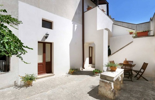Presicce House | Holiday Home 'Corte Antica 4' with Wi-Fi and Air Conditioning