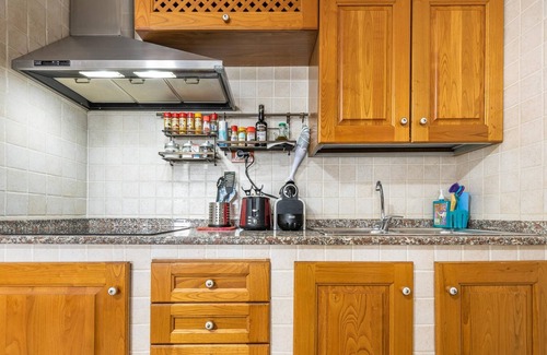 Terra Mala House | Holiday Home ‘Villino sul mare’ next to the Sea with Wi-Fi, Air Conditioning, Garden & Terrace; Parking Available