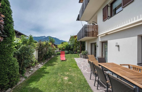Fiumes House | Holiday Home 'Charmed House' with Mountain View, Private Terrace and Wi-Fi