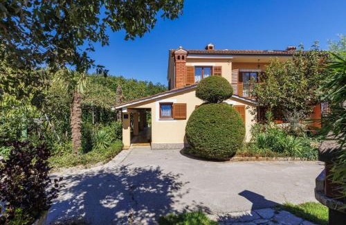 Laginji House | Holiday Home Jakov by Interhome