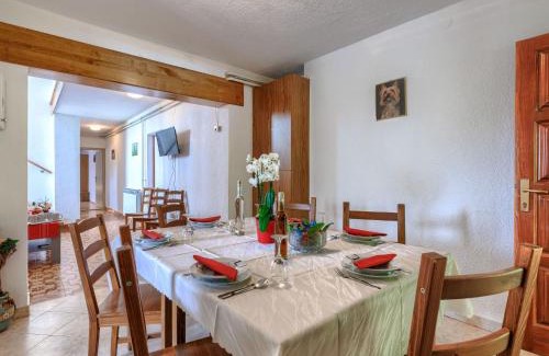 Laginji House | Holiday Home Jakov by Interhome