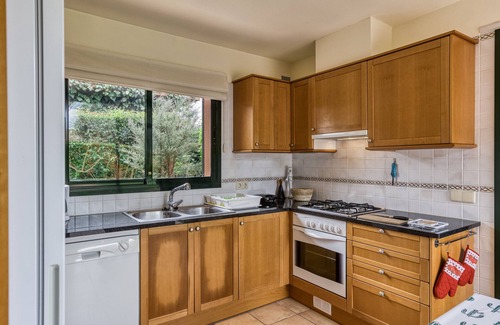 Navata House | Holiday Home 'Josi' with Shared Pool, Private Terrace and Wi-Fi