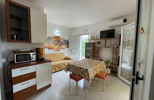 Ragusa House | Holiday Home "Kastalia - La Relax" with Sea View, Shared Pool & Wi-Fi